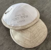 Op maat gemaakte, populaire linnen kippa met 4 panelen, borduurwerk & digitaal geprint logo, Midden-Oosten kippa voor bruiloften.