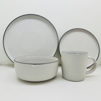 Ensemble de vaisselle en céramique blanche de luxe 4 pièces |   Assiettes et tasses durables à motifs mouchetés |   Plat de cuisson compatible four, lave-vaisselle et micro-ondes
