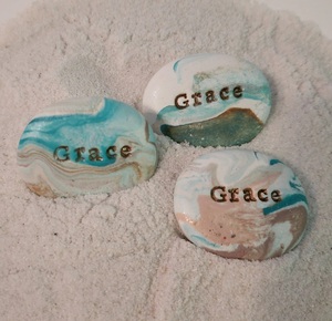 Regalo Personalizado de Piedra Grabada de Alto Impacto para Kits de Lanzamiento de Marca - Product Image 1
