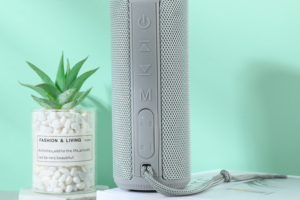 Draagbare draadloze speaker van textiel met acryl lens, draaiknop voor <span class=keywords><strong>volume</strong></span>-aanpassing, ondersteuning voor TWS, riemkoord, kolomvormig, geschikt voor buitengebruik - Product Image 4