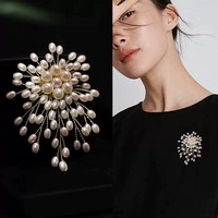 Bros Pin Desain Bunga dari Paduan Mutiara Vintage Berkualitas Tinggi Perhiasan Mewah Unisex untuk Pesta Pernikahan Hadiah Pertunangan.