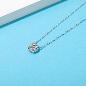 Collar de Moissanita con Colgante de Oro Plateado sobre Plata de Ley 925 y Silicona, 1 Quilate, Corte Redondo - Product Image 5