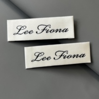 Marques commerciales de vêtements personnalisés de haute qualité de l'usine de marque tissée avancée étiquettes de vêtement découpées au laser à crochet d'avion auto-adhésif pour
