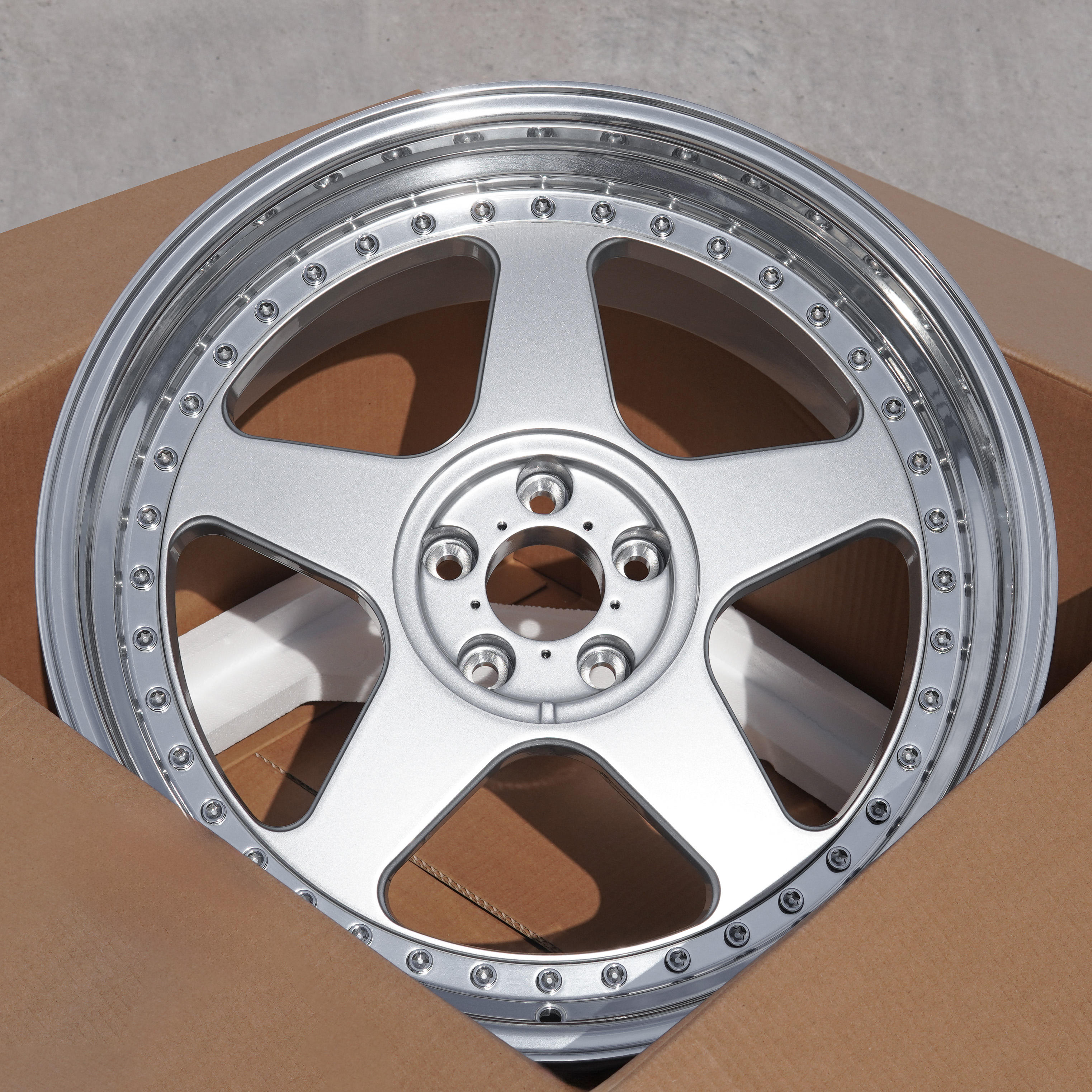 ขอบเงินขัดเงา