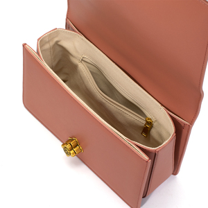 Bolsos <span class=keywords><strong>de</strong></span> diseñador <span class=keywords><strong>de</strong></span> mujer <span class=keywords><strong>de</strong></span> piel auténtica hechos a mano personalizados al <span class=keywords><strong>por</strong></span> <span class=keywords><strong>mayor</strong></span> con cierre giratorio <span class=keywords><strong>de</strong></span> corcho <span class=keywords><strong>de</strong></span> cerezo mango <span class=keywords><strong>de</strong></span> <span class=keywords><strong>madera</strong></span> maciza - Product Image 5