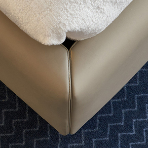 Ensembles de chambre à coucher de luxe italiens, literie moderne haut de gamme de grande taille - Product Image 2