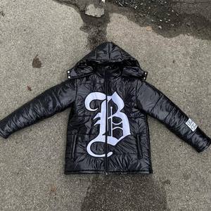 <span class=keywords><strong>Doudoune</strong></span> matelassée vintage courte et déchirée pour homme, personnalisée par le fabricant, avec <span class=keywords><strong>patch</strong></span> brodé, style streetwear, chaude et oversize pour l'hiver - Product Image 1