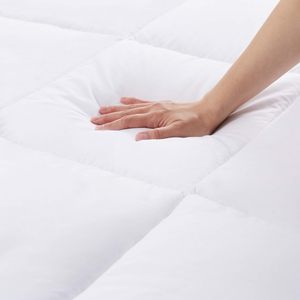 Couettes chaudes <span class=keywords><strong>Couette</strong></span> matelassée en coton <span class=keywords><strong>et</strong></span> polyester Mélange de polyester Super léger pour la maison <span class=keywords><strong>et</strong></span> l'hôtel <span class=keywords><strong>Couette</strong></span> - Product Image 2