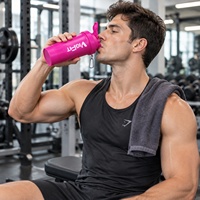 Bouteille shaker de protéines en plastique sans BPA avec logo personnalisé, boule mélangeuse et couvercle à poignée pour la gym et le sport – Vente en gros