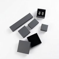 Boîtes rectangulaires magnétiques en carton rigide noir haut de gamme avec logo personnalisé, impression quadricolore, estampage à chaud, doublure en éponge