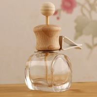 Diffuseur de parfum en verre suspendu carré personnalisé de 8 ml, diffuseur de parfum pour voiture avec bouchon en bois et clip