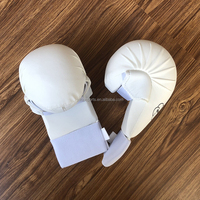 Mitaines de karaté de haute qualité, gants blancs de protection des mains pour le karaté, mitaines WKF