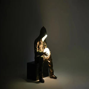 Felpa con cappuccio <span class=keywords><strong>faro</strong></span> senza volto ragazzo scultura <span class=keywords><strong>lampada</strong></span> <span class=keywords><strong>da</strong></span> pavimento luminosa con cappuccio <span class=keywords><strong>da</strong></span> Bar decorazione centro commerciale sala casco - Product Image 1