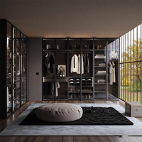 Système de dressing intégré BALOM pour toute la maison, avec portes vitrées sur mesure, style moderne, et portes vitrées pour dressing.