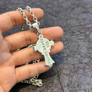 Collar con Cruz de Alfabeto Punk, Colgante Retro Personalizado con Iniciales, Joyería de Diseño Exclusivo de Alta Gama, Estilo Croheart, para Hombre y Mujer, Tendencia Nicho - Product Image 3