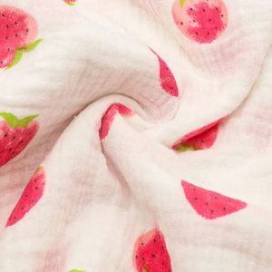 Personnalisé <span class=keywords><strong>pas</strong></span> <span class=keywords><strong>cher</strong></span> mignon fraise tissé 100% coton 115gsm doux <span class=keywords><strong>double</strong></span> <span class=keywords><strong>gaze</strong></span> tissu de mousseline pour les vêtements - Product Image 6