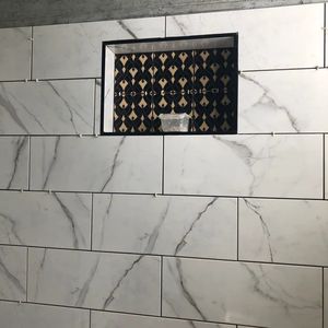 Revival egiziano piastrelle quadrate dipinte a mano Art déco bagno e piscina con finitura smaltata rialzata in modo sicuro e fatto a mano - Product Image 4