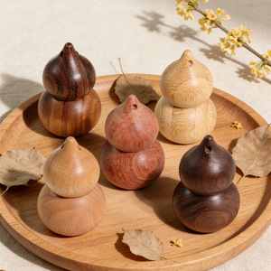 Flacon roll-on en bois de rose en forme de calebasse pour huiles essentielles, pendentif portable pour voiture, gravure personnalisée disponible. - Product Image 2