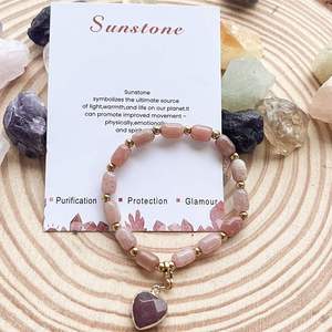 Bracelet en pierre naturelle avec perles de verre colorées, pour l'apaisement intérieur, photos de produits professionnelles sans couture, personnalisation artisanale - Product Image 5