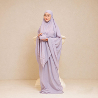 Ensemble de prière en soie haut de gamme personnalisé Renata, Mukena de voyage découpée au laser, Telekung Parachute avec sac assorti, Jilbab musulman pour le Ramadan