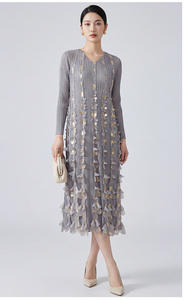 Nouvelle Arrivée 2026 – Robe Élégante Femme Coupe A-Line Taille Naturelle Plissée Froncée Col V Manches Longues Longueur Genou Pétale 3D Écologique - Product Image 4