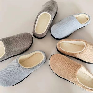 StepGrace Fashion Pantoufles chaudes d'intérieur simples Semelles souples Pantoufles antidérapantes pour couples - Product Image 2