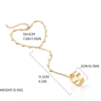 Chaîne de main à anneaux entrelacés avec pendentif cœur fin en or, bracelet et bague combinés, élégant accessoire de mode pour femme