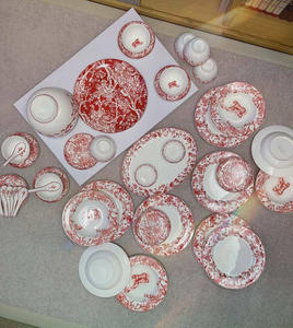 Nouveau produit Ensemble de dîner de luxe en porcelaine d'os rouge de style européen 41pcs - Product Image 1