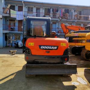 Mini-excavatrice Doosan DH60 d'origine, VENTE CHAUDE, excellent état, cabine propre, moteur diesel, boîte de vitesses économique en carburant, engrenage facile - Product Image 4