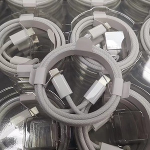 Cavo USB-<span class=keywords><strong>C</strong></span> a USB-<span class=keywords><strong>C</strong></span> da 1m PD 60W a Prezzo Conveniente con Scatola, Cavo Dati per Ricarica Rapida per 15 15Pro 16 16plus 16pro Max - Product Image 2