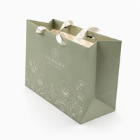Sac en papier kraft recyclable de luxe pour boutique de détail, impression UV du logo, sérigraphie, pelliculage mat, pour exposition et mode