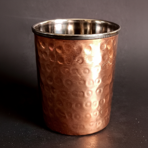 Vidrio de cobre puro hecho a mano para almacenar y servir agua ayuda a purificar el agua, apoya el bienestar y la rutina de estilo de vida saludable - Product Image 1