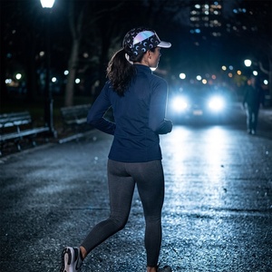 Casquettes de sport réfléchissantes unisexes en tissu léger à 5 panneaux, à visière souple, holographiques, avec sangle en nylon réglable, idéales pour la course nocturne - Product Image 3
