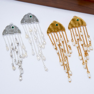 ต่างหูขอบไข่มุกธรรมชาติรูปแมงกะพรุนทำจากทองเหลืองชุบทองแท้24K สุดหรู - Product Image 1