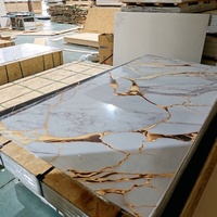 Blanc brillant mélangé avec de l'or Hi-Q feuille de marbre UV pour la décoration de la maison facilité d'installation