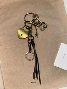 พวงกุญแจทองแดงแบบย้อนยุคดั้งเดิมพวงกุญแจล็อคกระเป๋าจี้โลหะสไตล์มิวเครื่องประดับแขวนเอวตกแต่งหนังวัว - Product Image 3