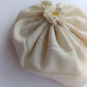Turbante de Bebé de Algodón Orgánico Hecho a Mano con Apliques de Flores de Ganchillo, Diseño con Bordes, Suave y Lavable, Unisex, para las Cuatro Estaciones - Product Image 5