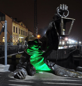 Statua Personalizzata in Bronzo Nero di Fantasma che Emmerge dall'Acqua, Arte Paesaggistica per Piazze, Parchi, Fronti Marini, Hotel e Attrazioni Turistiche - Product Image 3