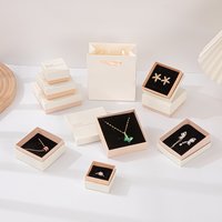 Boîte à bijoux élégante en carton carré/rectangulaire, boîte cadeau pour la Saint-Valentin, pour bagues, accessoires, bracelets, colliers