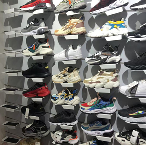 중국 공장의 캐주얼 스니커즈 신발 대량 도매 재고 가격 초과 재고 정리 스포츠 중고 신발 - Product Image 3