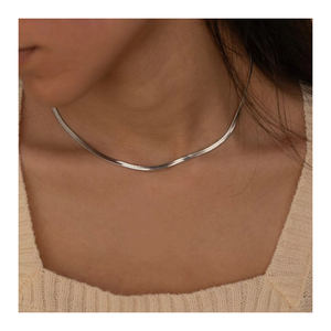 قلادة ضيقة متعرجة مطلية بالذهب عيار 18 قيراط مقاومة للماء للنساء سلسلة ثعبان مسطحة من الفولاذ المقاوم للصدأ - Product Image 1