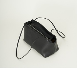 Sac à bandoulière minimaliste en cuir de mouton véritable, forme cadre, écologique, imperméable, fermeture ouverte, sac à main noir pour femme, usage quotidien - Product Image 3