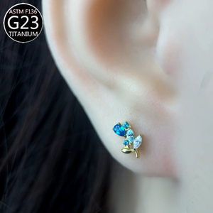 Mode oorsieraden implantaatgraad neusstud bloem oorringen sieraden dames titanium massief gouden labret piercing sieraden - Product Image 4