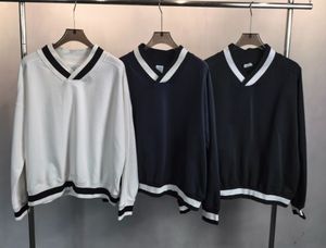 Pull court décontracté à col en V pour garçon, style preppy britannique, 380G, coton, inspiré du style Old Money - Product Image 1