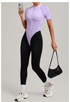 Combinaison de sport moulante rouge à col montant avec logo personnalisé pour femme – Idéale pour la course, la gym et le yoga