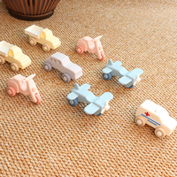 Brevet exclusif de notre usine LOGO personnalisé Mini petit véhicule en silicone pour garçons Camion Moteur Ambulance Avion Voiture Ensemble de jouets Jouets pour bébés