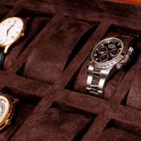 Boîte à montres en bois de luxe avec serrure |   Boîte de présentation de montres en ébène de Macassar, finition écologique, matériaux recyclés, doublure en daim, personnalisable