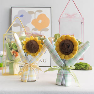 Buket Bunga Hewan Rajutan Tangan dari Benang Crochet, Hadiah Bunga Buatan untuk Teman dengan Hadiah Kecil - Product Image 2