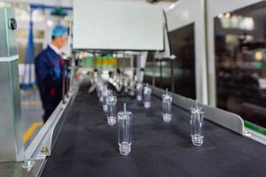 Flacon <span class=keywords><strong>pompe</strong></span> sans air en aluminium argenté de 15 ml avec impression sérigraphique pour sérum de soin de la peau, nettoyant visage et shampoing - Product Image 6