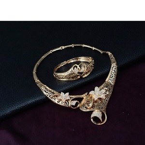 Kadın lüks 4-Piece brezilyalı suudi 18K altın Dubai gelin takı seti alaşım alyans parti bilezik altın afrika moda - Product Image 3